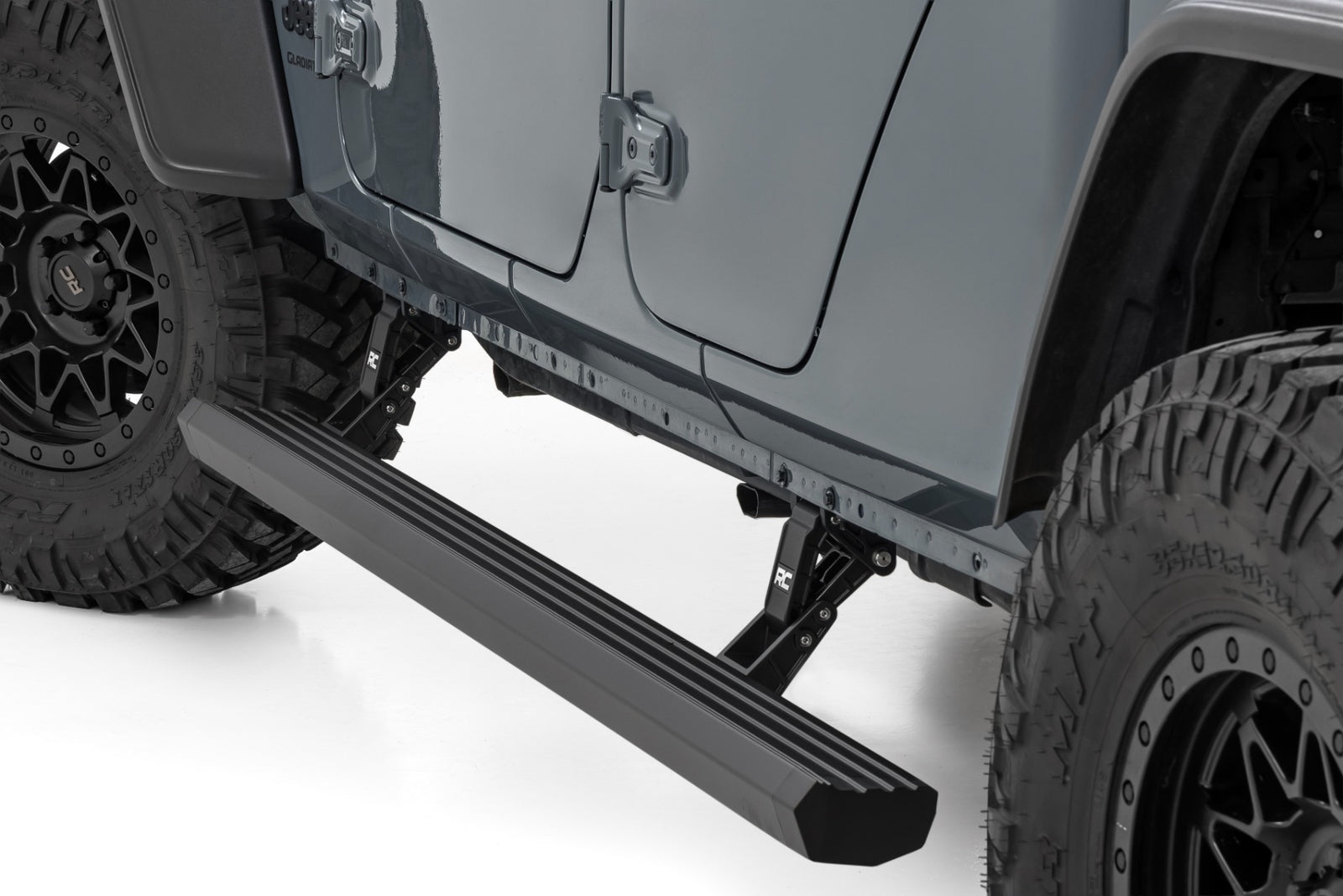 Rough Country - Power Running Boards - Jeep Gladiator JT 4WD (2020-2026) - ESR610530