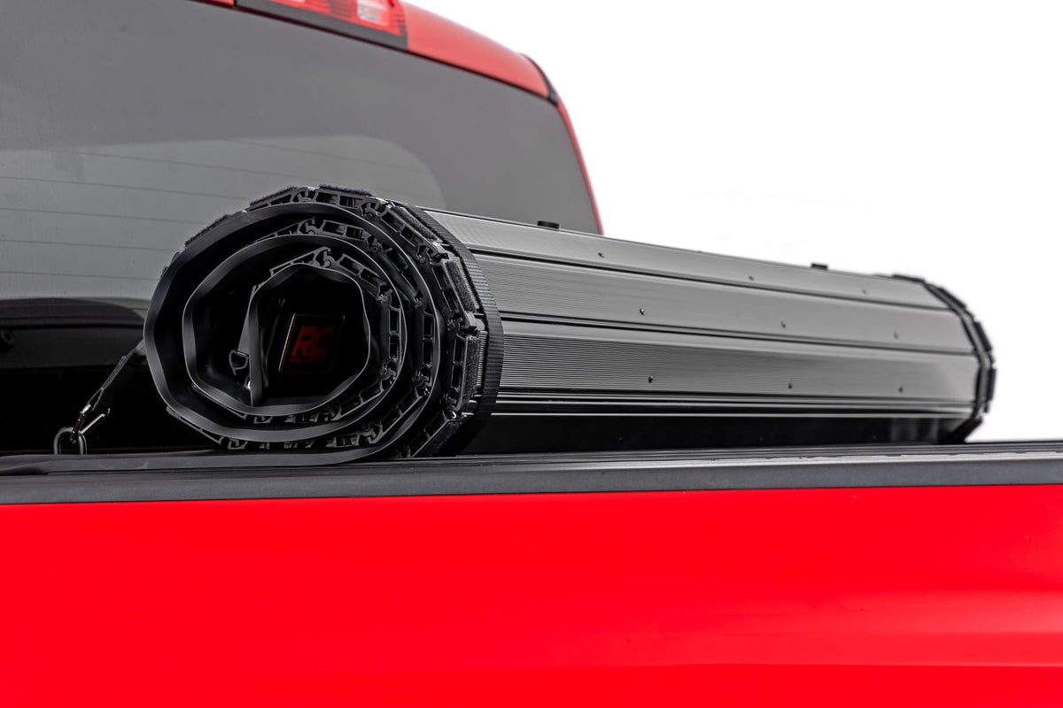 Rough Country - Hard Roll Up Bed Cover - 5'9" Bed - Chevy/GMC 1500 (14-18) - 50214550 by Rough Country - installed view