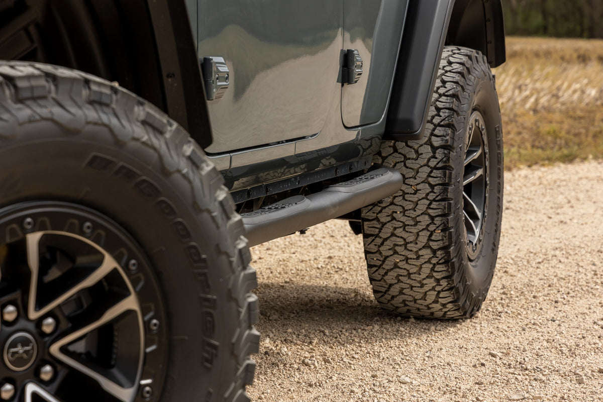 Rough Country - Nerf Steps - 3-Inch Tube - 4 Door - Jeep Wrangler Unlimited 2WD/4WD (2018-2026) - 43010