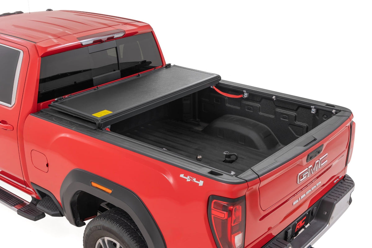 Rough Country - Hard Low Profile Bed Cover - 6'9" Bed - Rail Caps - Chevy/GMC 2500HD/3500HD (20-25) - 47120651B by Rough Coun