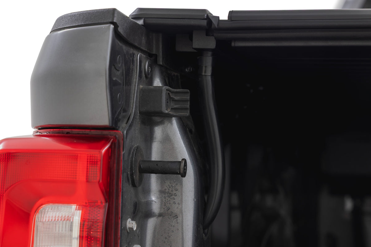Rough Country - Manual Retractable Bed Cover - 6'10" Bed - Ford F-250/F-350 Super Duty (17-26) - 53507650