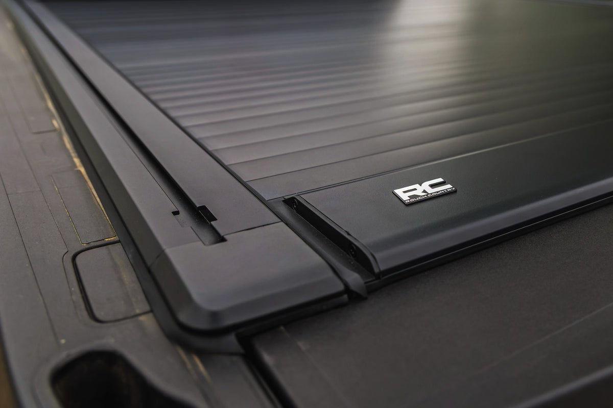 Rough Country - Manual Retractable Bed Cover - 6'10" Bed - Ford F-250/F-350 Super Duty (17-26) - 53507650