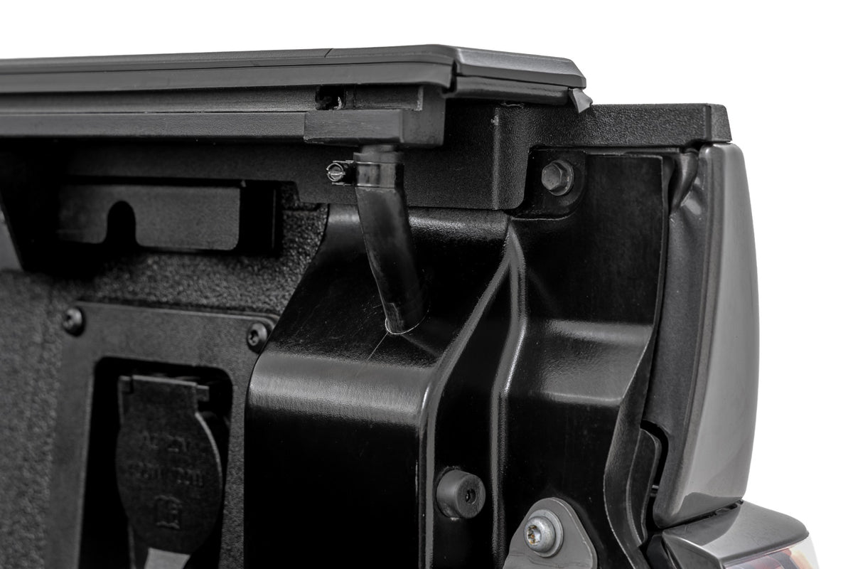 Rough Country - Manual Retractable Bed Cover - 5'7" Bed - Toyota Tundra 2WD/4WD (2022-2026) - 53514551