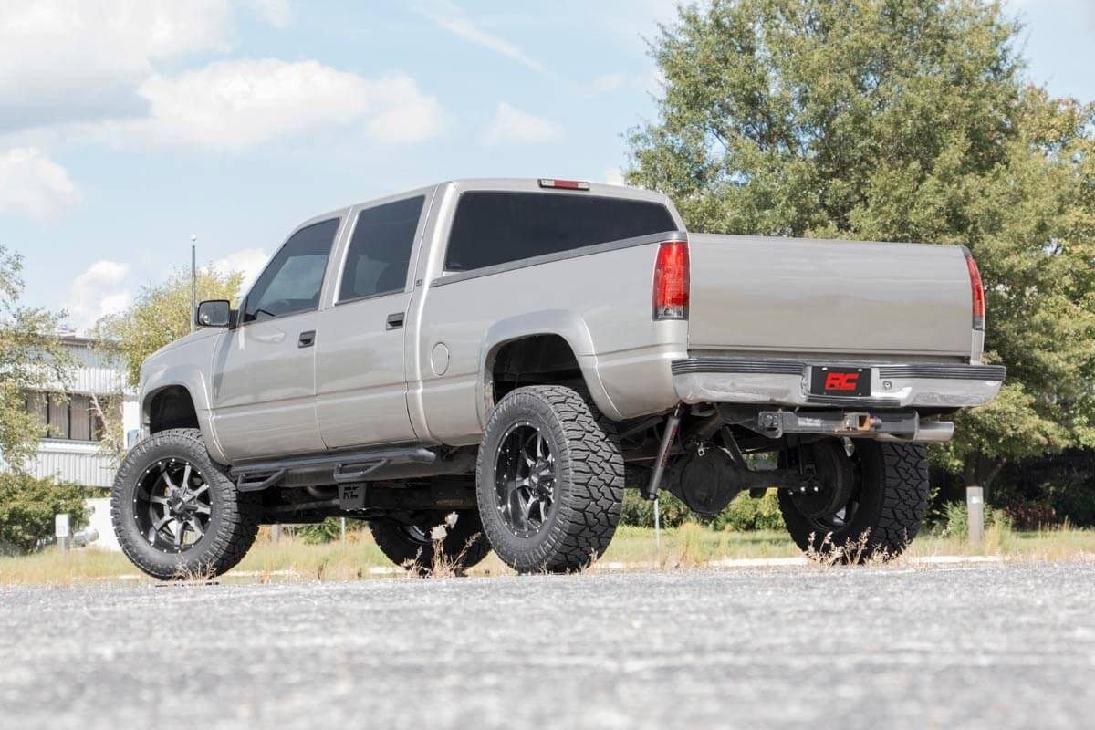 Rough Country - 6 Inch Lift Kit - 8-Lug - V2 - Chevy 3/4-Ton Suburban/C2500/K2500 Truck/C3500/K3500 Truck (88-00) - 16170 for