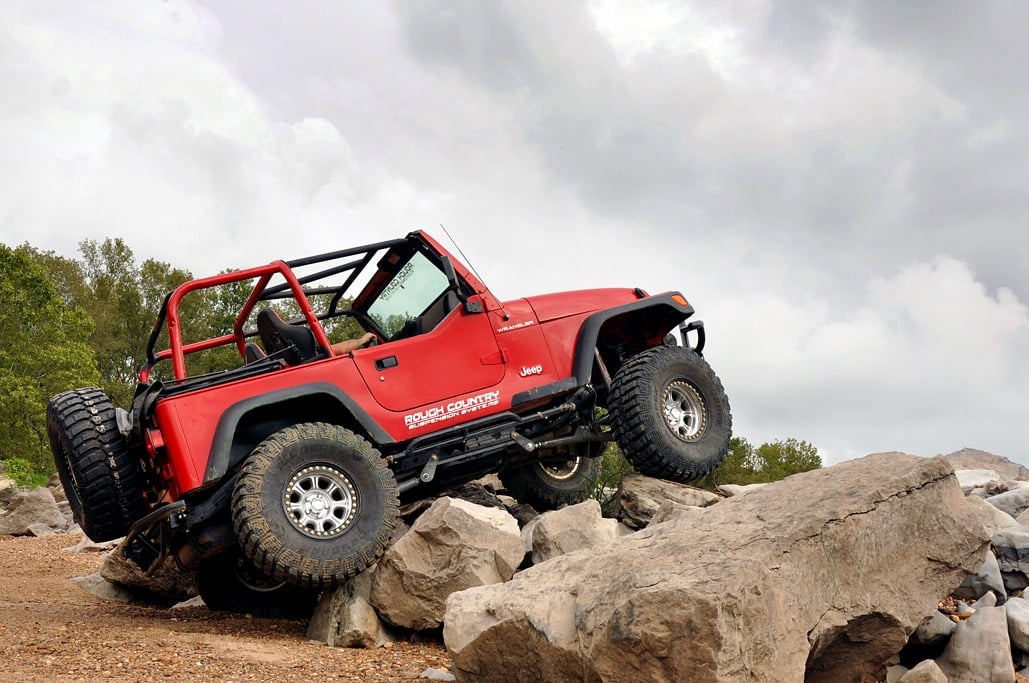 Rough Country - 4 Inch Lift Kit - Long Arm - V2 - Jeep Wrangler TJ 4WD (1997-2006) - 66370 for 1997-2006 Jeep Wrangler - angl