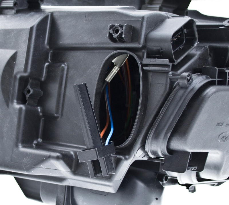 Hella 2006-2008 BMW 323i Bi-Xenon Headlight Assembly - 354688061