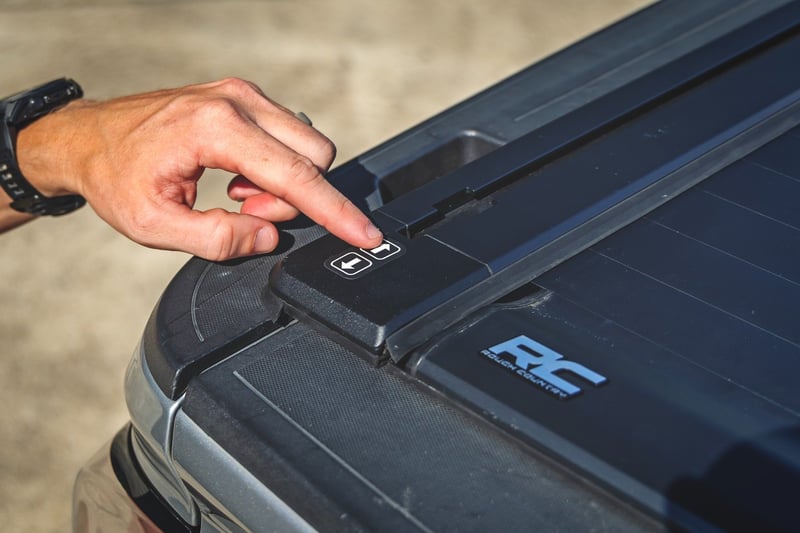 Rough Country - Powered Retractable Bed Cover - 5' Bed - Chevy/GMC Canyon/Colorado (15-26) - 51120500