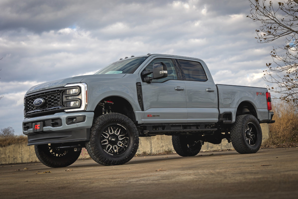 Rough Country - 4.5 Inch Lift Kit - Radius Arm - V2 - Diesel - Ford F-250/F-350 Super Duty (23-25) - 400357 by Rough Country 