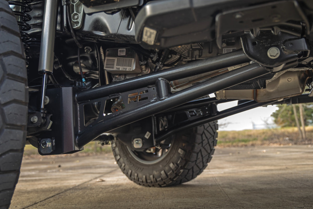Rough Country - 4.5 Inch Lift Kit - Radius Arm - V2 - Diesel - Ford F-250/F-350 Super Duty (23-25) - 400357 by Rough Country 