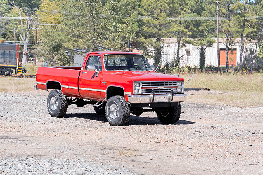 Rough Country - 4 Inch Lift Kit - 56 Inch Rear Springs - Chevy/GMC 3/4-Ton Suburban/C25/K25 Truck (73-76) - 19730 for 1973-19
