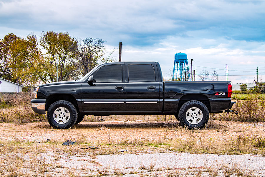 Rough Country - 1.5-2 Inch Lift Kit - V2 - Chevy Silverado & GMC Sierra 1500 4WD (1999-2006 & Classic) - 28370 for 1999-2006 