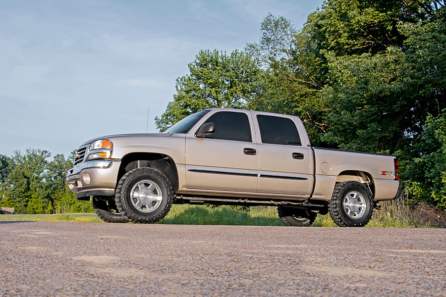 Rough Country - 1.5-2 Inch Lift Kit - V2 - Chevy Silverado & GMC Sierra 1500 4WD (1999-2006 & Classic) - 28370 for 1999-2006 