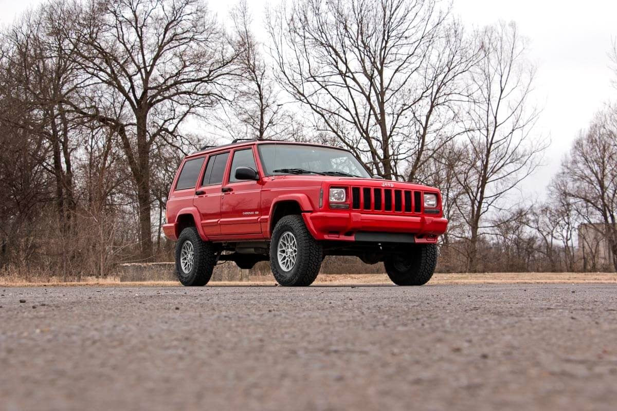 Rough Country - 3 Inch Lift Kit - Series II - RR Springs - V2 - Jeep Cherokee XJ (84-01) - 630X70 for 1984-2001 Jeep Cherokee