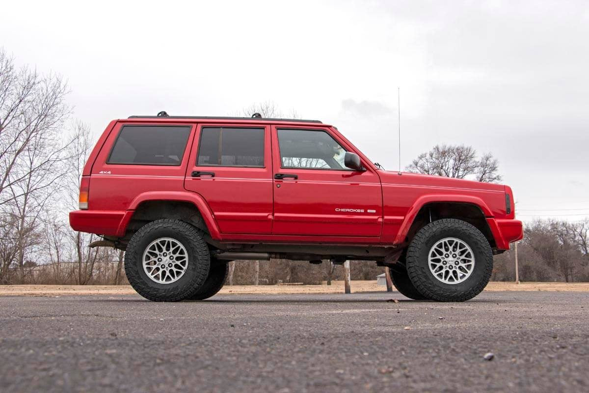 Rough Country - 3 Inch Lift Kit - SII - RR AAL - V2 Shocks - Jeep Cherokee XJ 2WD/4WD (84-01) - 670X70 for 1984-2001 Jeep Che