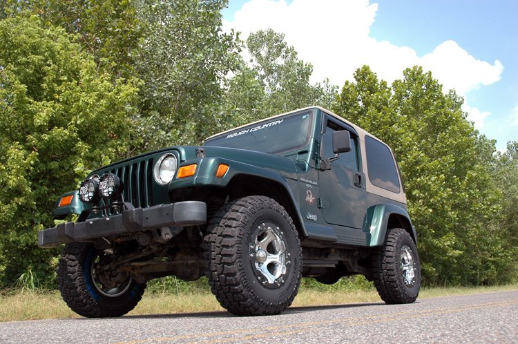 Rough Country - 2 Inch Lift Kit - M1 - Jeep Wrangler TJ (97-06)/Wrangler Unlimited (04-06) - 65840 for 1997-2006 Jeep Wrangle