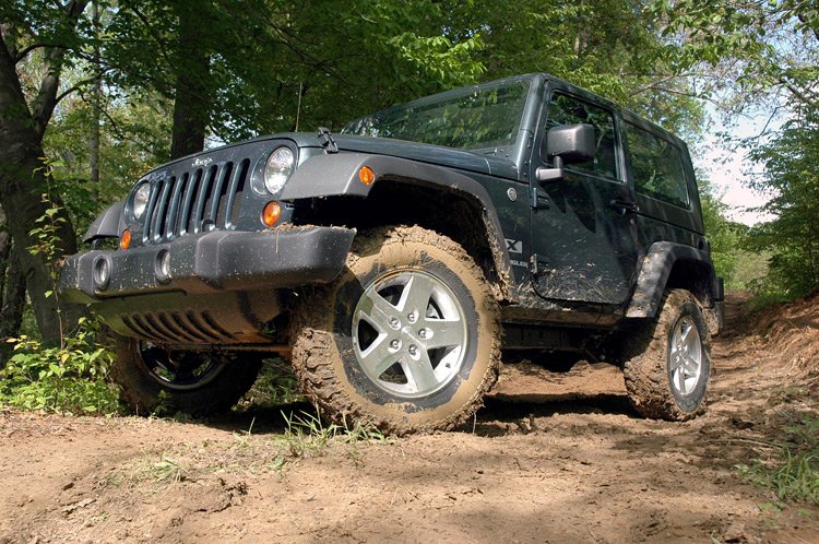 Rough Country - 1.75 Inch Lift Kit - Jeep Wrangler JK/Wrangler Unlimited  (2007-2018) - 651 for 2007-2017 Jeep Wrangler - ang