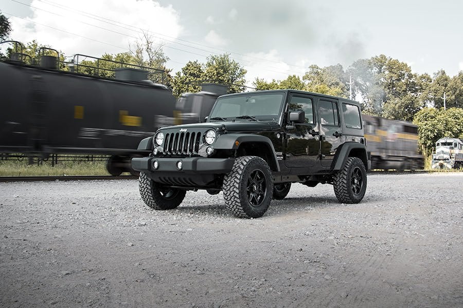Rough Country - 2.5 Inch Lift Kit - Coils - M1R - Jeep Wrangler Unlimited 2WD/4WD (2007-2018) - 67944 for 2007-2017 Jeep Wran