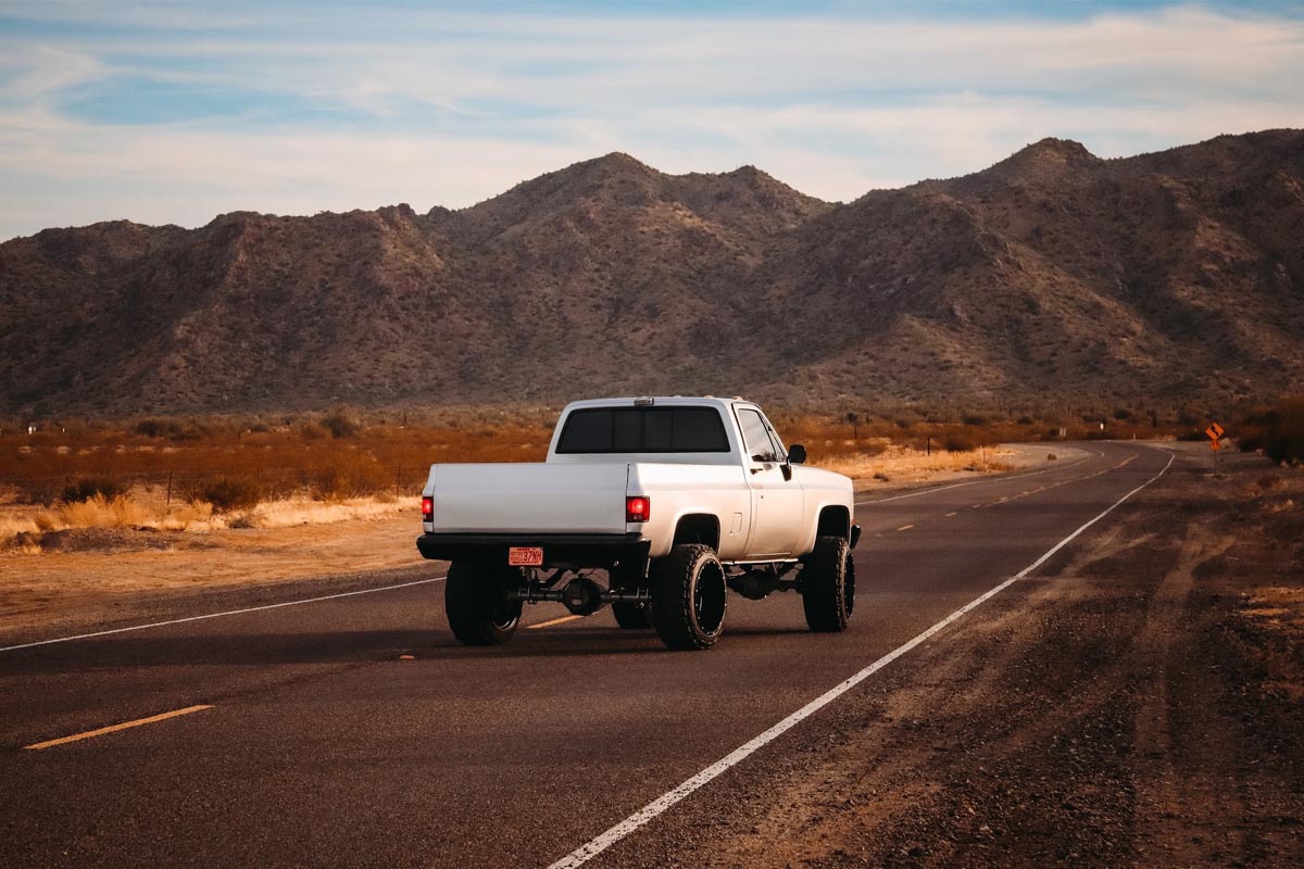 Rough Country - 6 Inch Lift Kit - 52" RR Springs - Chevy/GMC C10/K10 Truck & SUV/K5 Blazer (77-91) - 20530 for 1977-1991 GMC 