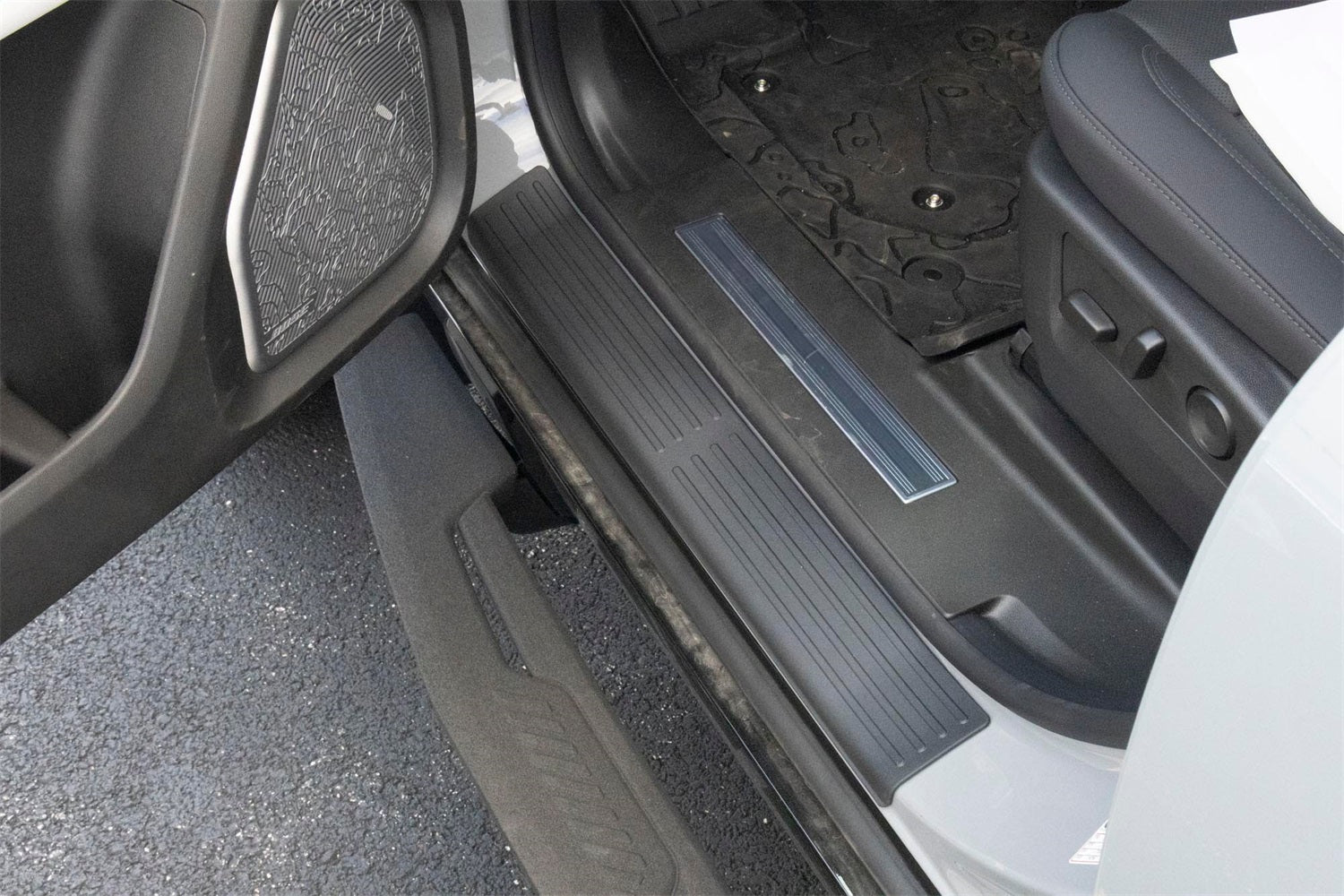 Weathertech - Sill Protector - 4 Door Set Black 22-26 GMC Hummer-EV-Pickup / 24-26 GMC Hummer-EV-SUV - ST062K1