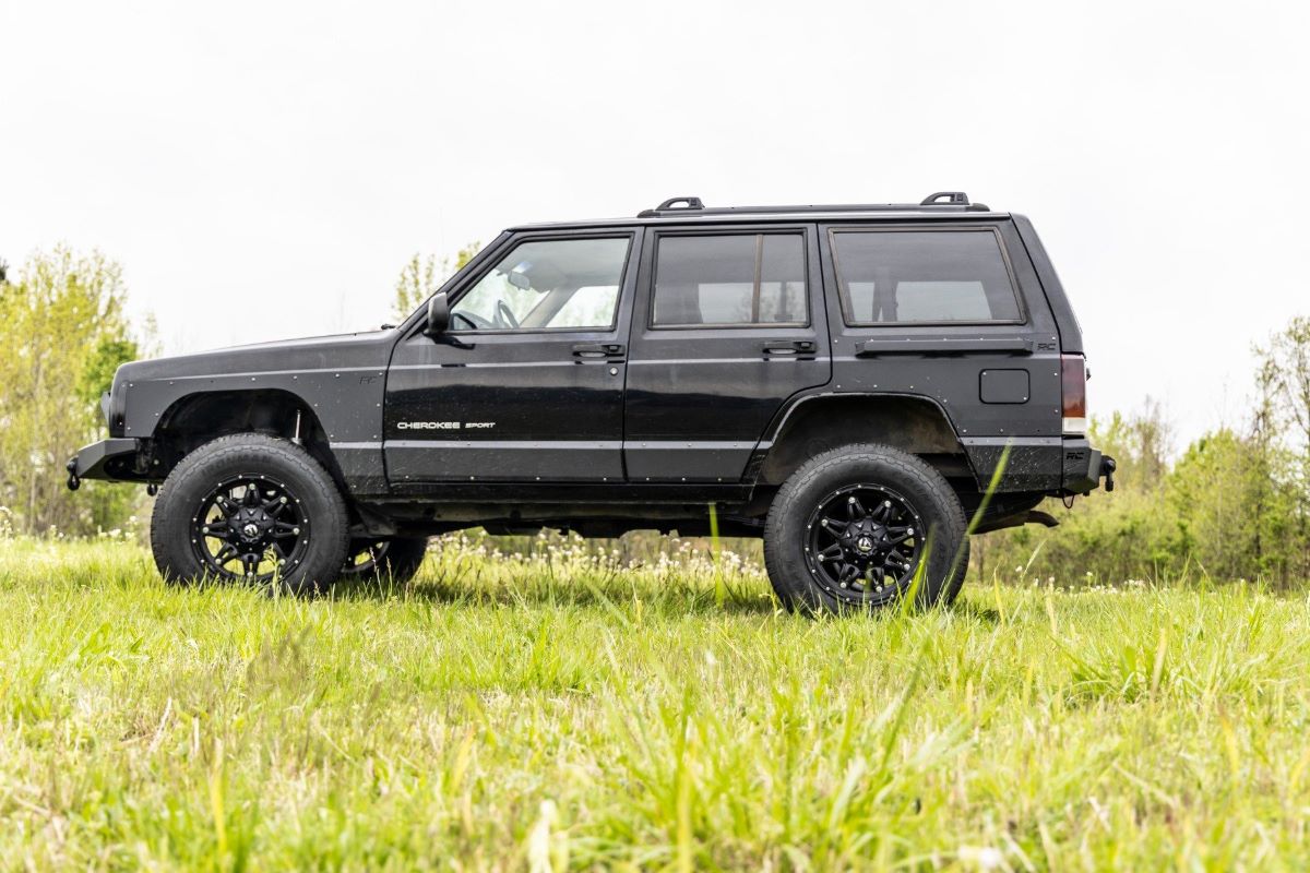Rough Country - 3 Inch Lift Kit - RR Springs - V2 - Jeep Cherokee XJ 2WD/4WD (1984-2001) - 63070 for 1984-2001 Jeep Cherokee 