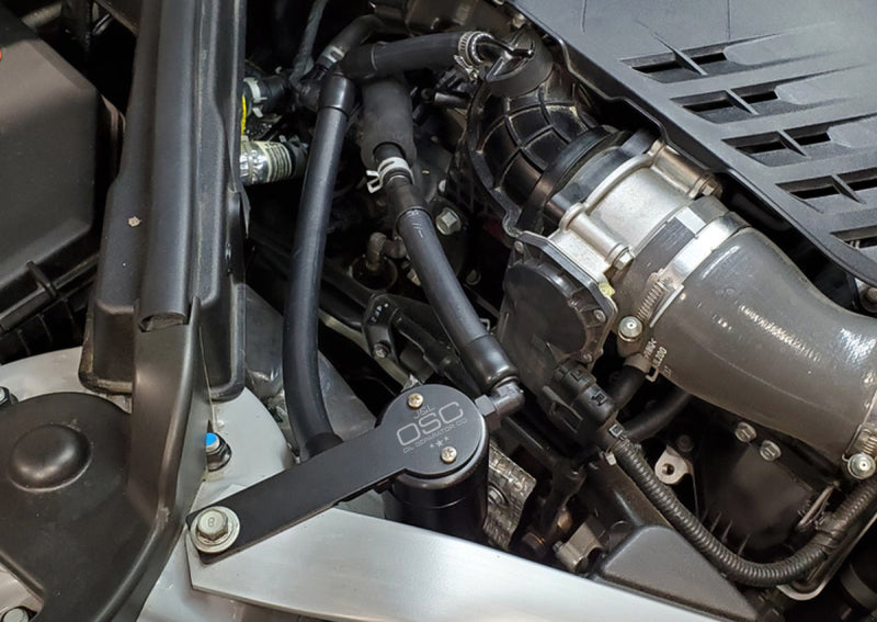 J&amp;L 18-22 Kia Stinger GT 3.3TT Passenger Side Oil Separator 3.0 - Black Anodized