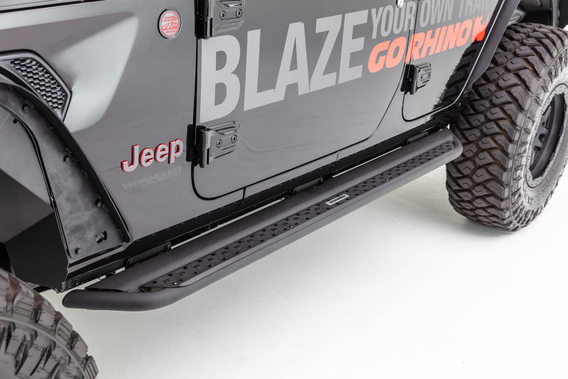 Go Rhino 18-20 Jeep Wrangler JLU Dominator Extreme DSS SideSteps Complete Kit w/SideStep + Brkts - DSS4506T