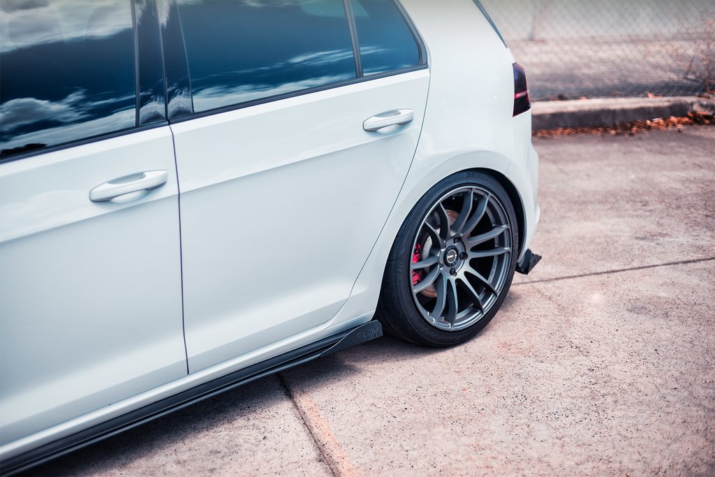 Flow Designs MK7 Golf GTI Full Lip Splitter Set - Option 2