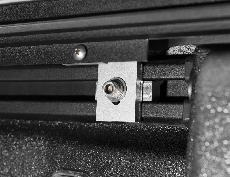 Roll-N-Lock 2020 Jeep Gladiator 5ft bed (w/ Trail Rail System) M-Series Retractable Tonneau Cover - LG495M